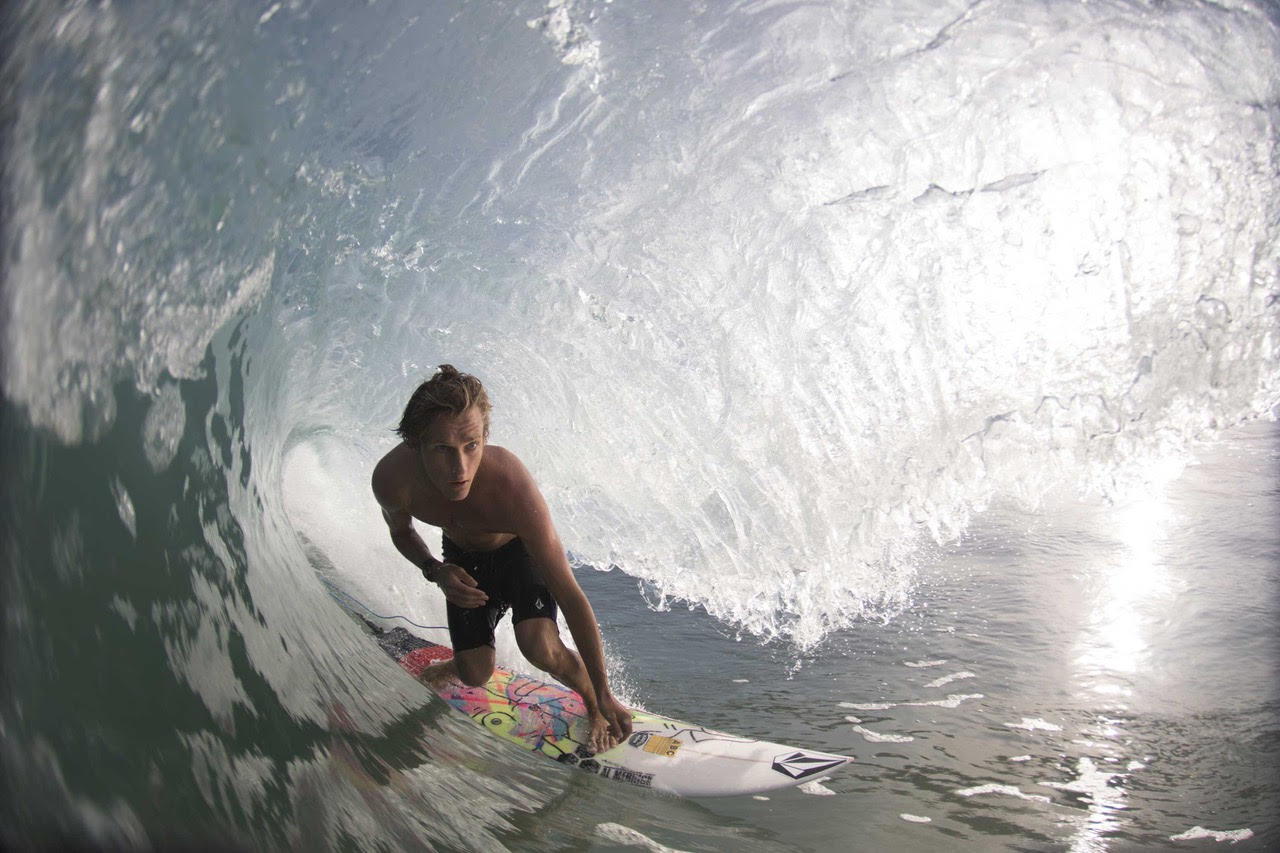 Charly Quivron surfeando en Puerto Escondido